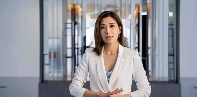 43歲黃智雯身材太絕!透視裝秀性感,網友驚呼:TVB當年沒眼光!