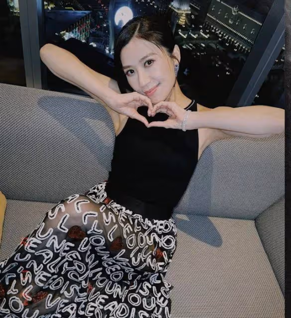 43歲黃智雯身材太絕!透視裝秀性感,網友驚呼:TVB當年沒眼光!