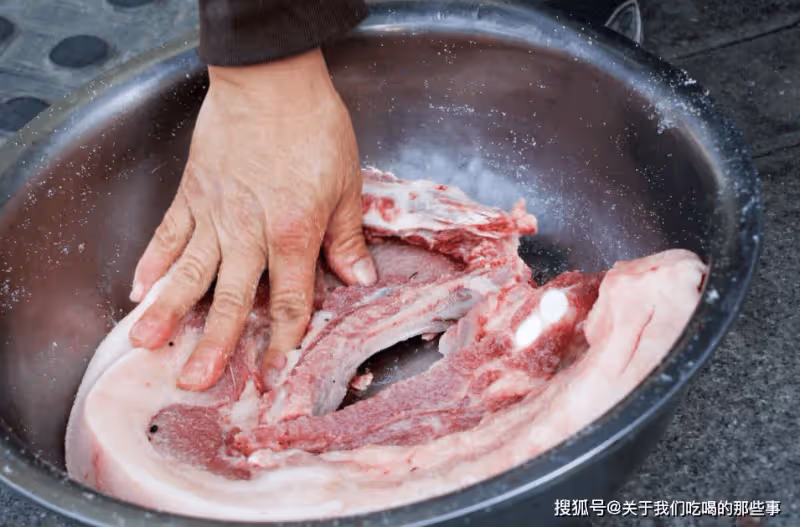腌臘肉，只放鹽不正宗還容易壞，牢記「3放3竅門」，臘肉甘香醇厚