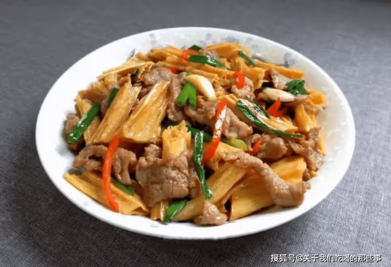 無論炒啥瘦肉,不要用鹽和料酒腌制,教你一招,肉片又香又嫩好吃