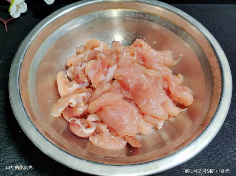 過年後太喜歡這道一鍋出,熱氣騰騰,肉滑菜香不油膩,上桌比大魚大肉還搶手