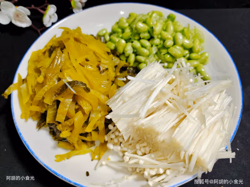 過年後太喜歡這道一鍋出,熱氣騰騰,肉滑菜香不油膩,上桌比大魚大肉還搶手