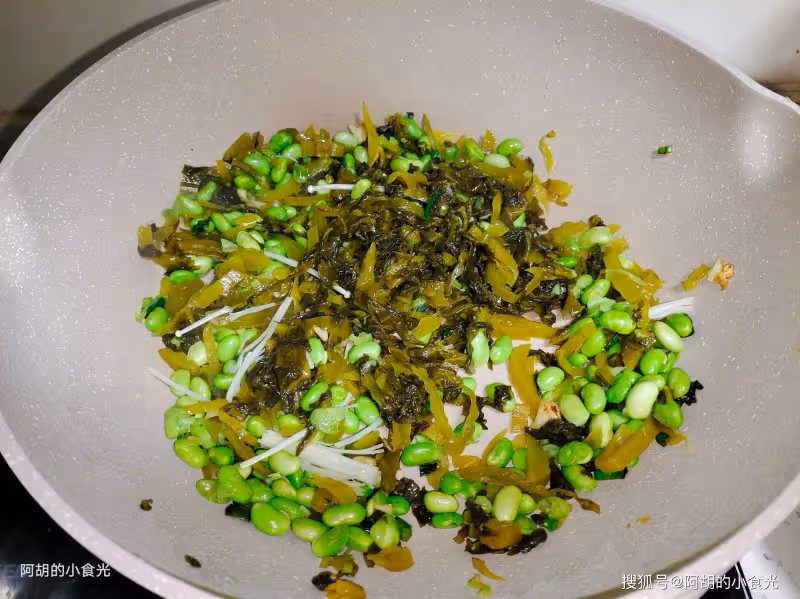過年後太喜歡這道一鍋出,熱氣騰騰,肉滑菜香不油膩,上桌比大魚大肉還搶手