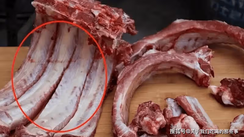 買排骨,挑「肉多」還是「肉少」的好?肉販子說出實情,建議了解