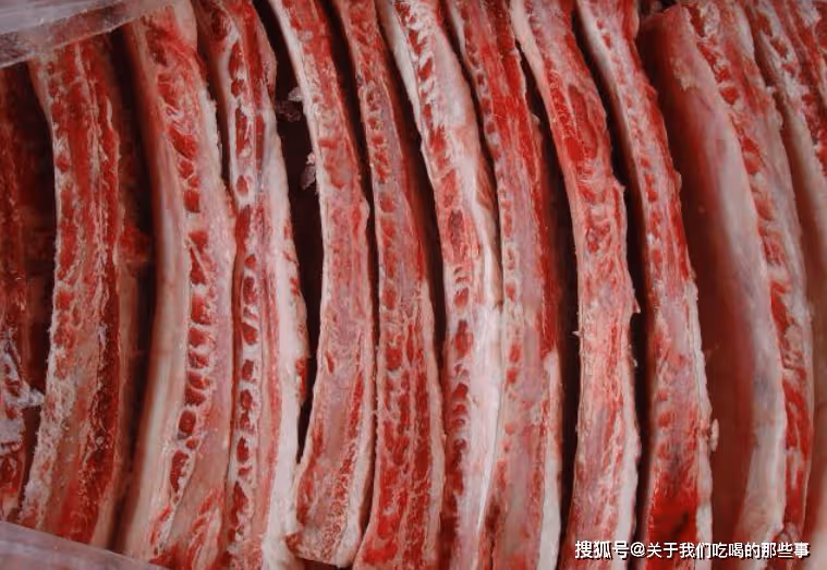 買排骨,挑「肉多」還是「肉少」的好?肉販子說出實情,建議了解