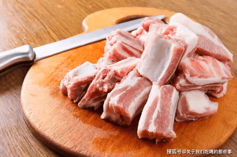 買排骨,挑「肉多」還是「肉少」的好?肉販子說出實情,建議了解