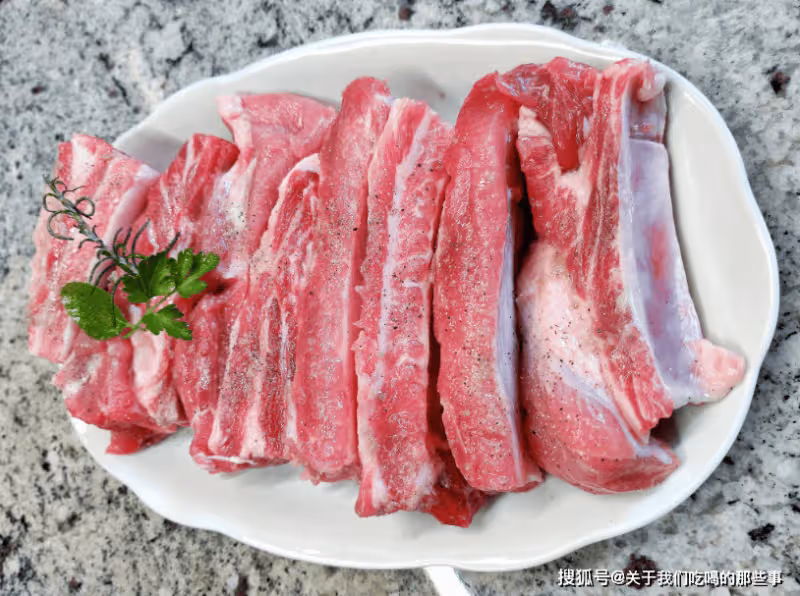 買排骨,挑「肉多」還是「肉少」的好?肉販子說出實情,建議了解