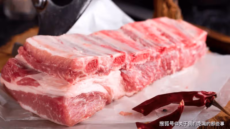 買排骨,挑「肉多」還是「肉少」的好?肉販子說出實情,建議了解
