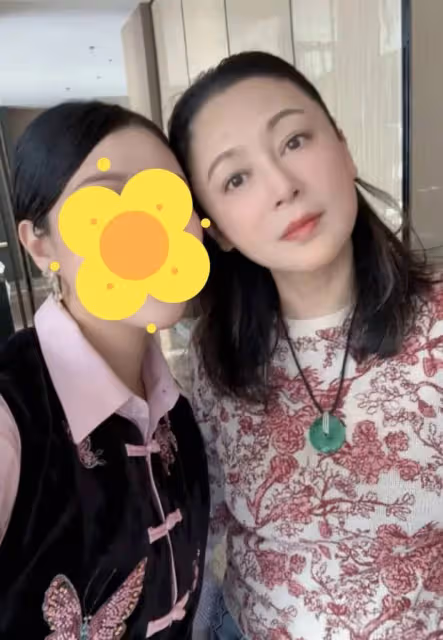 黃曉明與陳凱歌一家聚餐,56歲陳紅風韻猶存狀態佳