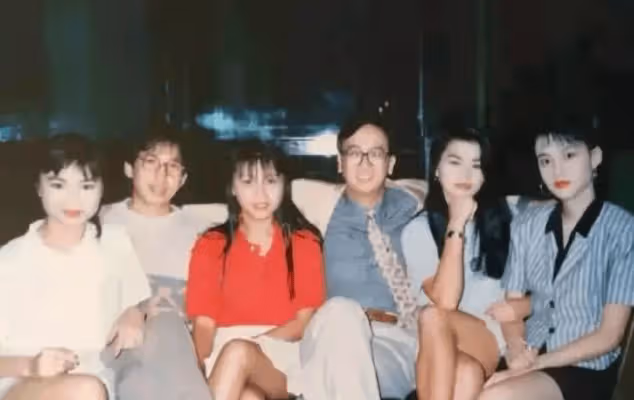 曾捧紅謝霆鋒,手握幾十個藝人前途,4個男人對她至關重要