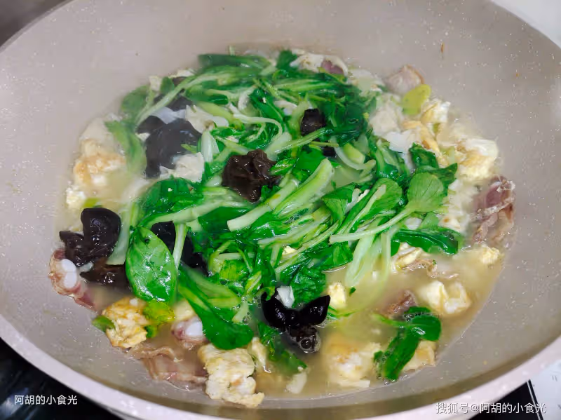 過年後這菜可以敞開吃,比大魚大肉好!食材豐富、鮮爽不油膩,上桌就被吃個精光