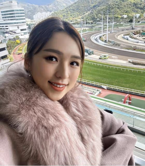 TVB綠葉嫁入豪門,名下賽馬狂攬420萬,昔日「屍雪」如今貴氣逼人