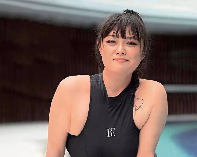 香港知名女星減肥成功告別三高,否認吃藥抽脂,穿泳裝拍雜誌封面