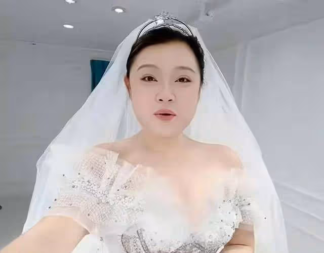 香港知名女星減肥成功告別三高,否認吃藥抽脂,穿泳裝拍雜誌封面
