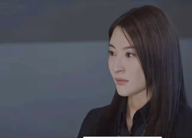 林夏薇邀請多位明星好友到家中團拜,豪宅遠望維港,可容納多人