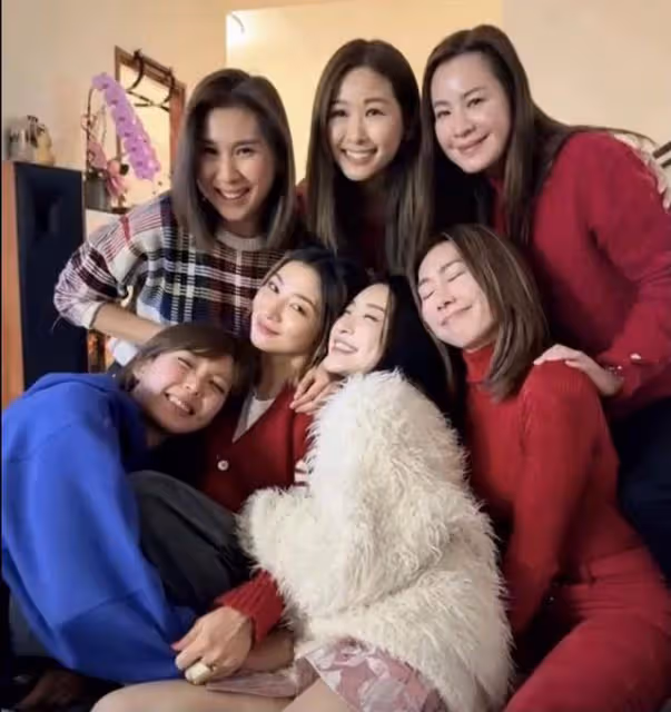 TVB視後新年組局!林峯夫婦現身,胡定欣喜慶造型引關注