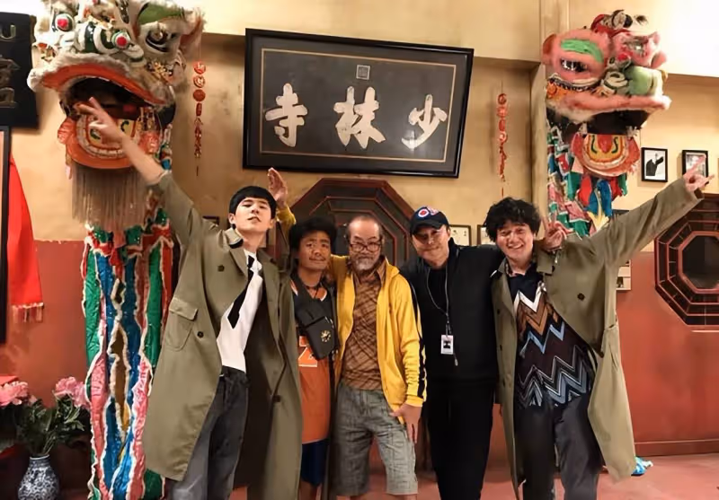 陳思誠分享《唐探》十年獨家花絮,與王寶強、劉昊然等人合影