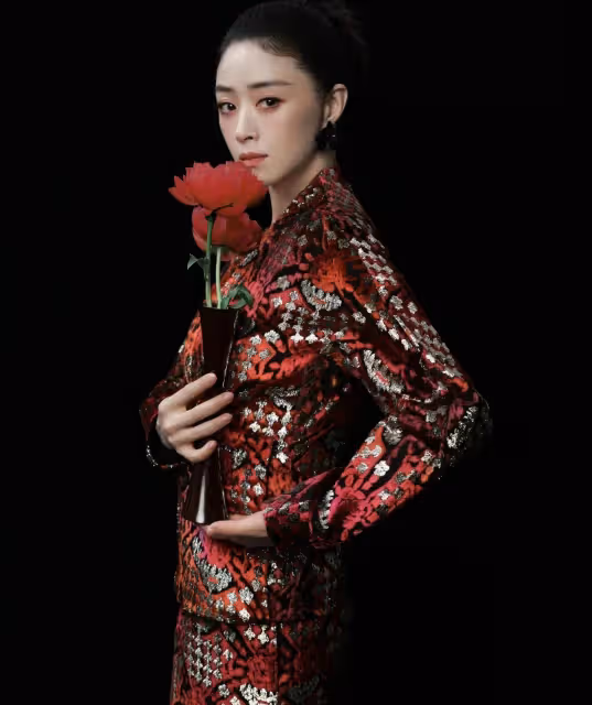 蔣欣大年初五再營業，曬出中式寫真照，果然人瘦了之後就更自信了