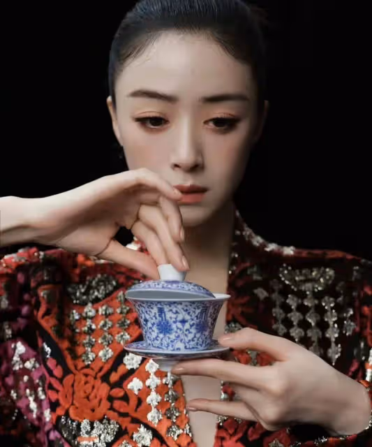 蔣欣大年初五再營業，曬出中式寫真照，果然人瘦了之後就更自信了