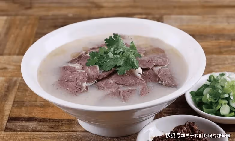 燉羊肉，切記放「1白2黃」，羊肉鮮嫩軟爛，湯濃味道鮮，沒膻味