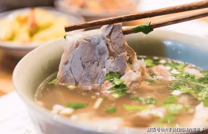 燉羊肉，切記放「1白2黃」，羊肉鮮嫩軟爛，湯濃味道鮮，沒膻味
