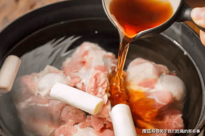 燉羊肉，切記放「1白2黃」，羊肉鮮嫩軟爛，湯濃味道鮮，沒膻味