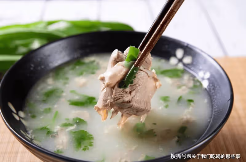 燉羊肉，切記放「1白2黃」，羊肉鮮嫩軟爛，湯濃味道鮮，沒膻味