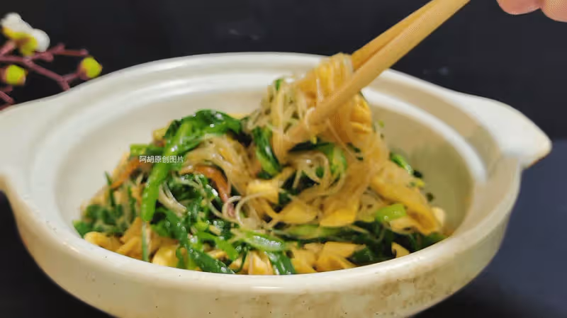 立春後這菜使勁吃,頭茬比肉香!拌一個解膩小菜,滿口新鮮好味道,上桌就是搶手菜