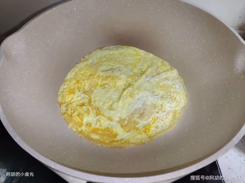 立春後這菜使勁吃,頭茬比肉香!拌一個解膩小菜,滿口新鮮好味道,上桌就是搶手菜