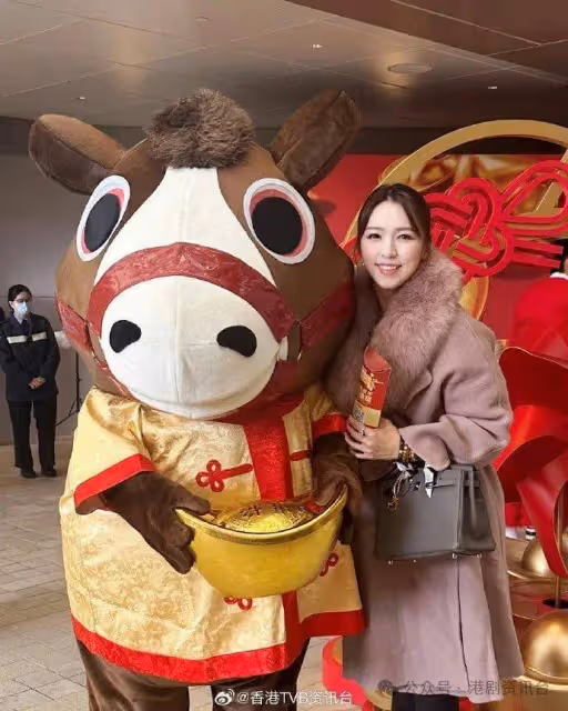 前TVB小花貴婦LOOK現身馬場 威風拉頭馬贏得420萬獎金