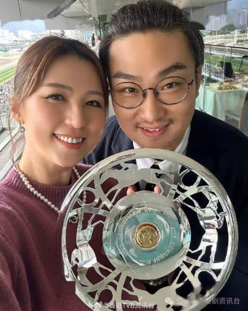 前TVB小花貴婦LOOK現身馬場 威風拉頭馬贏得420萬獎金