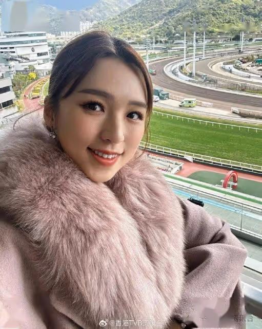 前TVB小花貴婦LOOK現身馬場 威風拉頭馬贏得420萬獎金