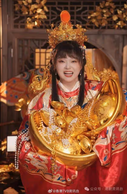 前TVB小花貴婦LOOK現身馬場 威風拉頭馬贏得420萬獎金
