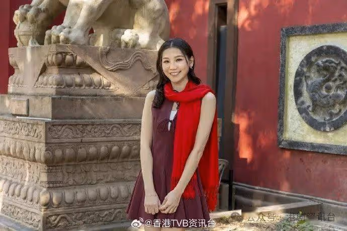 TVB長腿小花到車公廟祈福求籤得上籤:今年有運行