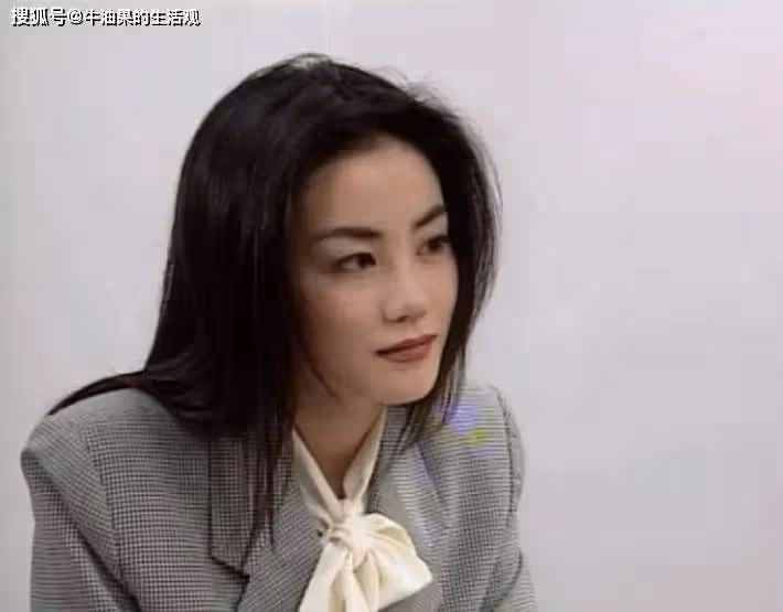 56歲王菲父母哥哥都已離世,一個人過年顯落寞,謝霆鋒曬照陪兒子散步