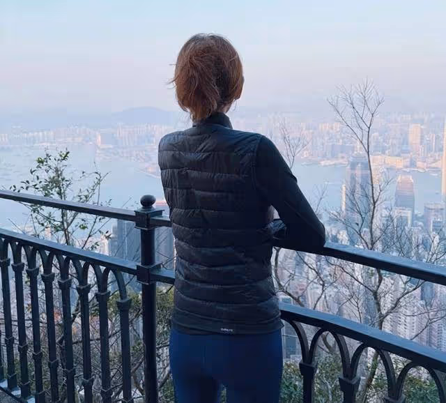 香港知名女星瘦成紙片人,談過近30段戀情,前任男友遍布全球