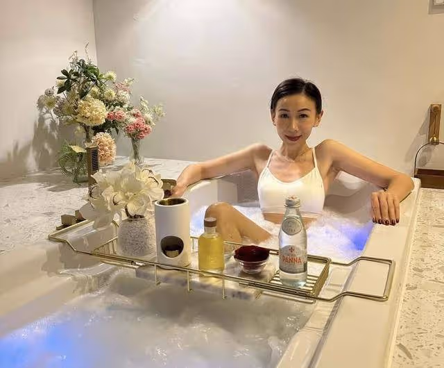 香港知名女星瘦成紙片人,談過近30段戀情,前任男友遍布全球