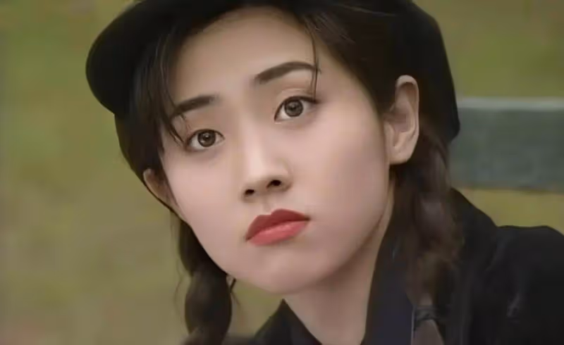 帥氣!TVB前「凍齡女神」張玉珊開直升機慶新年,幾十年狀態未變但拒絕復出