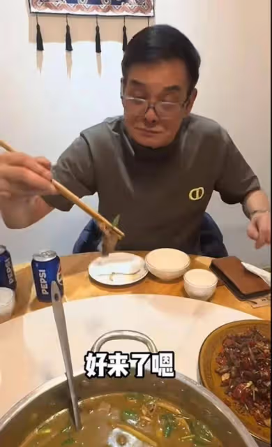 TVB綠葉曾被嘲為生活吃「牛屎」,真實身份是富豪,住豪宅開名車