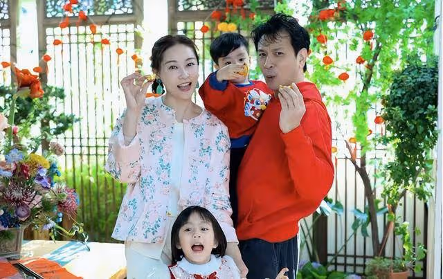 TVB藝人女兒罕見曝光,被贊越大越靚!與丈夫結婚10幾年未領證