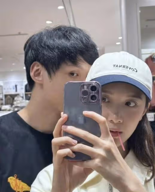 恭喜!TVB前女神級藝人疑公開戀情,二人親密對鏡自拍引關注