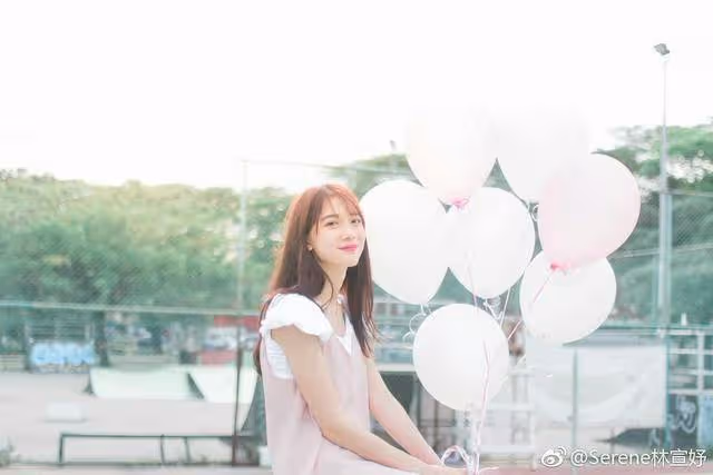 恭喜！TVB前女神級藝人疑公開戀情，二人親密對鏡自拍引關注