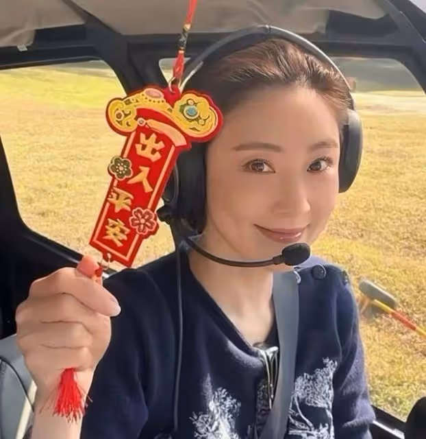 香港知名女星開直升機慶新年,退圈轉行從商,狀態凍齡拒絕復出