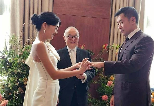 恭喜！香港知名星二代舉行過大禮儀式，預告即將擺酒結婚