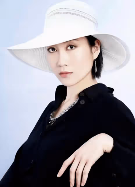 溫崢嶸隱婚生子20年,從不曝光家人,她才是真正的人間清醒溫崢嶸隱婚生子20年,從不曝光家人,她才是真正的人間清醒