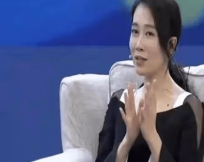溫崢嶸隱婚生子20年,從不曝光家人,她才是真正的人間清醒溫崢嶸隱婚生子20年,從不曝光家人,她才是真正的人間清醒