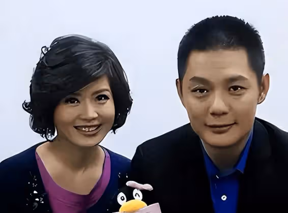 善惡終有報!拋棄妻兒娶嫩模的傅程鵬,如今活成了一個「笑話」