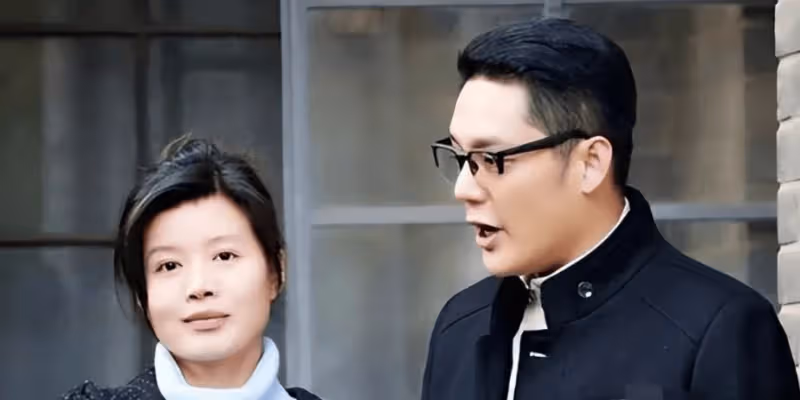善惡終有報！拋棄妻兒娶嫩模的傅程鵬，如今活成了一個「笑話」