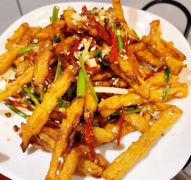 沒有一節藕能活著走出湖北——湖北名菜麻辣鮮香的【干煸藕絲】【家常菜系列10】
