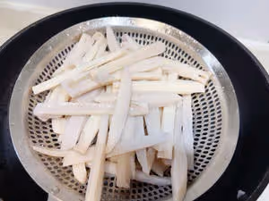 沒有一節藕能活著走出湖北——湖北名菜麻辣鮮香的【干煸藕絲】【家常菜系列10】